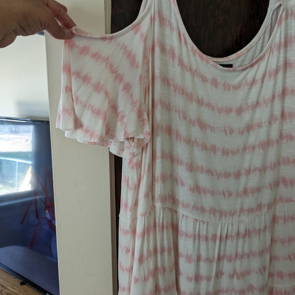 Top - Picture 2 of 3